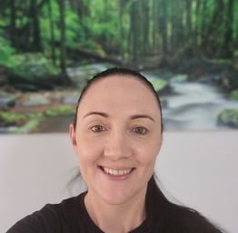 Co founder Carly from SweetAz Co. - Pimp Your Party with a big smile taking a selfie