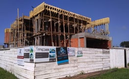 caixaria de pilares no acompanhamento de obras