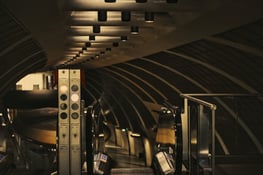 a train station with escalam and escalam escalam escala