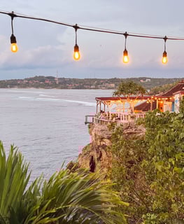 Mahana Point bar on the edge of Nusa Ceningan with ocean view and surf spot.