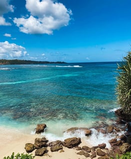 Dream Beach on Nusa Lembongan with white sand, clear turquoise water.