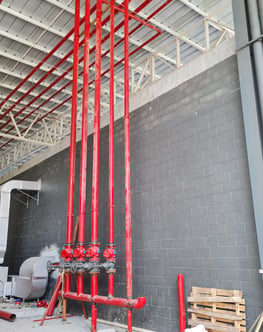 tubulação que vai para os sprinklers