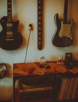 R8TRO-vinyl-album-wall-mount