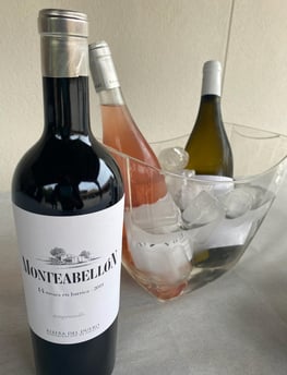3 botellas de vino listas para ser catadas