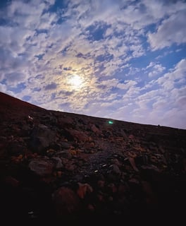 Photo du ciel au lever du jour lors de l'ascension du volcan Licancabur.