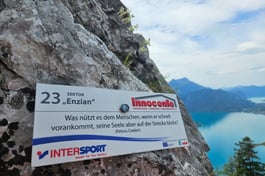 Laura Niepold am Klettersteig Mahdlgupf am Attersee