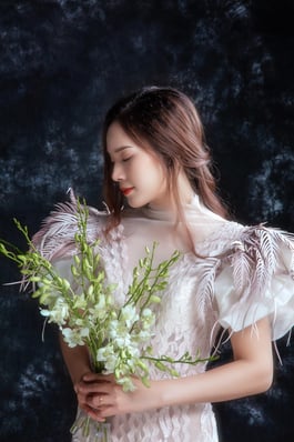 Discover powerful yet simple practices to heal your feminine energy in 2025. 
