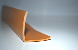 soporte en L marrón
