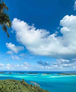 Scenic view of Bora Bora’s lagoon with its beautiful blue hues, French Polynesia.