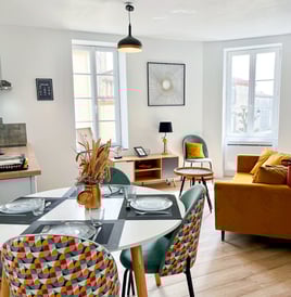 salon salle à manger lumineux dans une maison