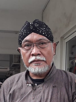 a man with a black hat and glasses