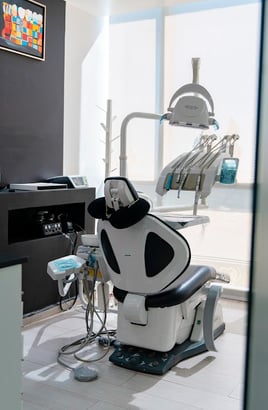 Dental clinic cleaning by Shiny Maple Services – IPAC-compliant, using Health Canada approved