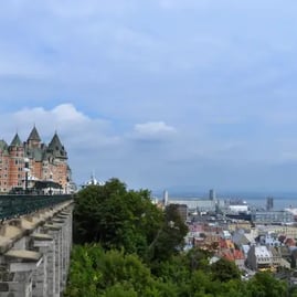 Château Frontenac, vue sur le fleuve.