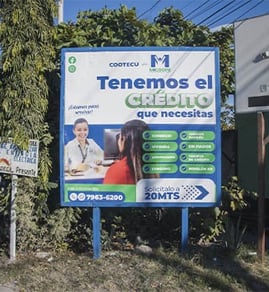 Valla publicitaria de gran formato para promociones y anuncios exteriores