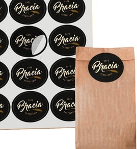 Stickers troquelados personalizados para promociones y branding con cortes precisos.