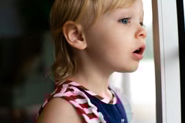 enfant songeur