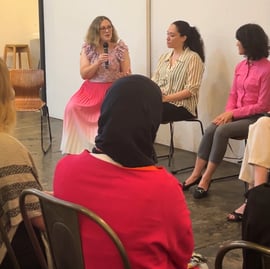 Julie Gachet Mitrovic presenting at entrepreneur event – speaker and coach