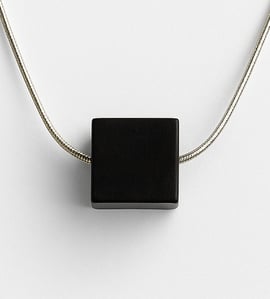 bllack pearl necklace 