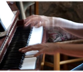 Eva Mas pianista y profesor de musica escritora de Procesos creativos y sinestesia 