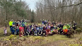 Groupe de coureurs en forêt