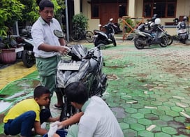 Cuci Motor SLB Negeri Colomadu