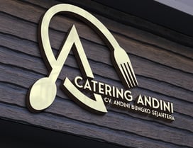 Mockup logo Catering Andini pada papan restoran elegan