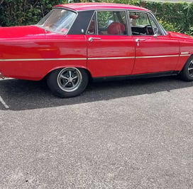 Dads beloved red Rover V8 getting ready for sale so he can have his family near, love you dad.