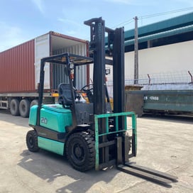 Hình 3: Xe nâng dầu Mitshubishi 2 tấn nhập Nhật