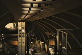 a train station with escalam and escalam escalam escala