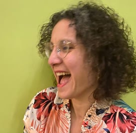 Claudia Petitjean, éclat de rire de l'animatrice en Yoga du rire