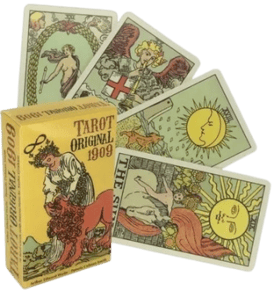 a caixa do tarô original de Rider-Waite e algumas cartas dispostas em leque