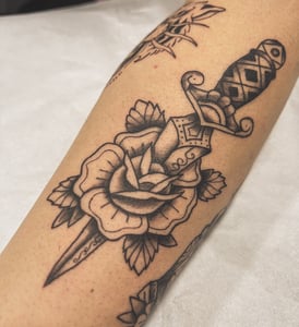tatuagem adaga Old School