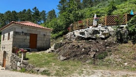 maison de vacance en pierre avec terrasse