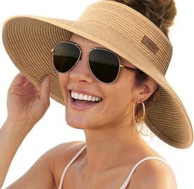 Sombrero de ala ancha estilo playero