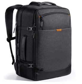 Ein grauer Reiserucksack in Handgepäckgröße.