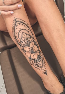 tatuagem feminina ornamental