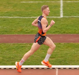 Athlète de trail running – prestation de ravitaillement et logistique de course de Eminence Outdoor