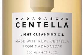Olio detersione viso alla Centella asiatica SKIN1004 per pelli sensibili.