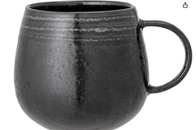 tazza in ceramica nera effetto grezzo