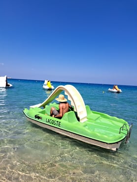 Pédalo à la plage de Lozari