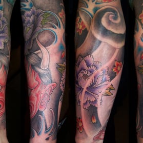 Hannya Maske mit Blüten