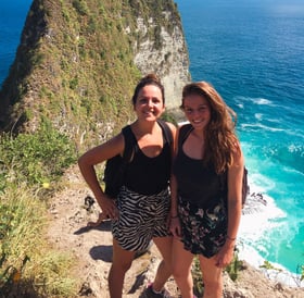 Eva and Manon at Kelingking Beach, Nusa Penida, Bali.