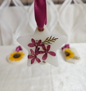A beautiful scented wax sachet by Imagicreation is hung which is the best product for gifting.