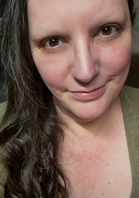 Nikki Harper freelance astrology writer and mind body spirit expert