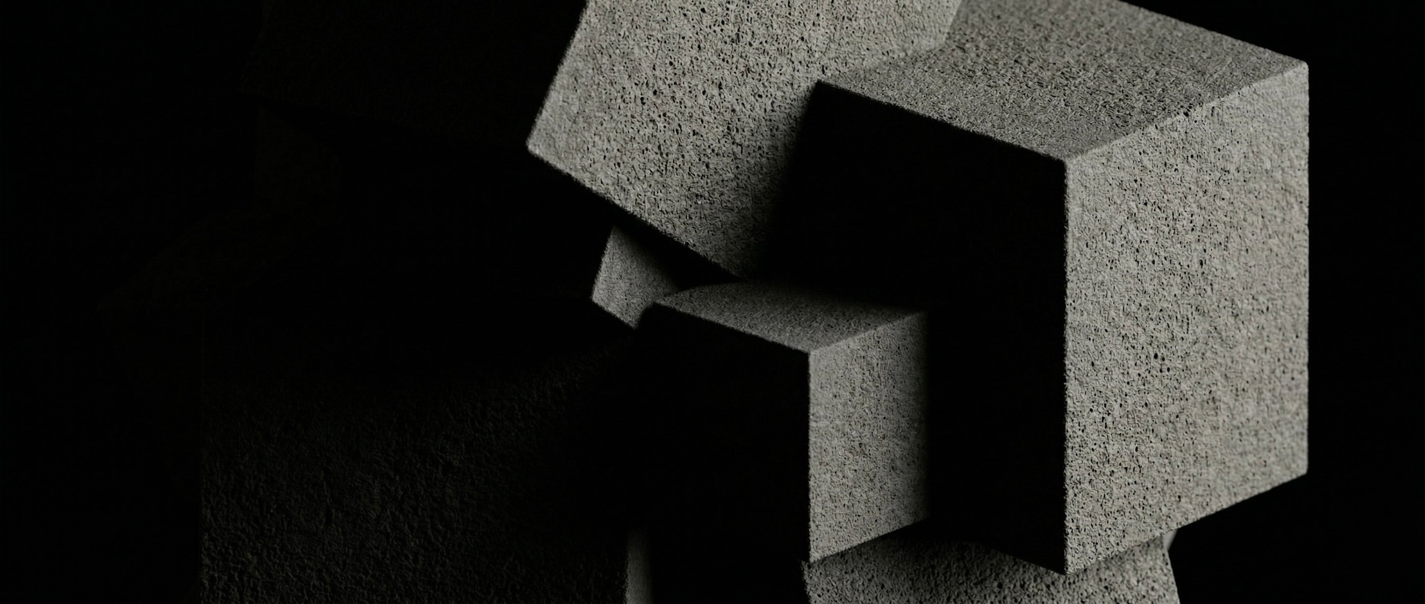 Sculpture Pyrite sur fond noir par Stanislas Garaud