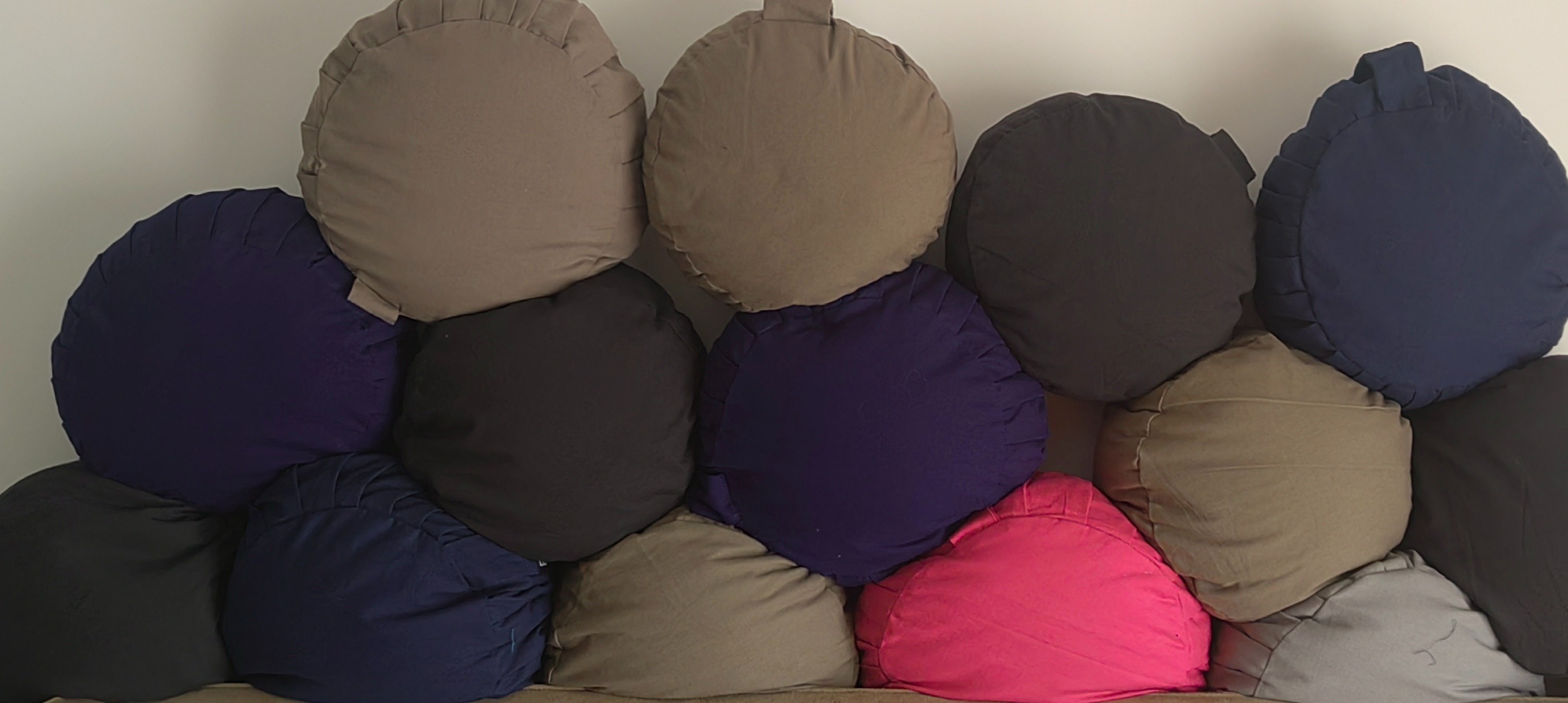 set of yoga zafu for rent