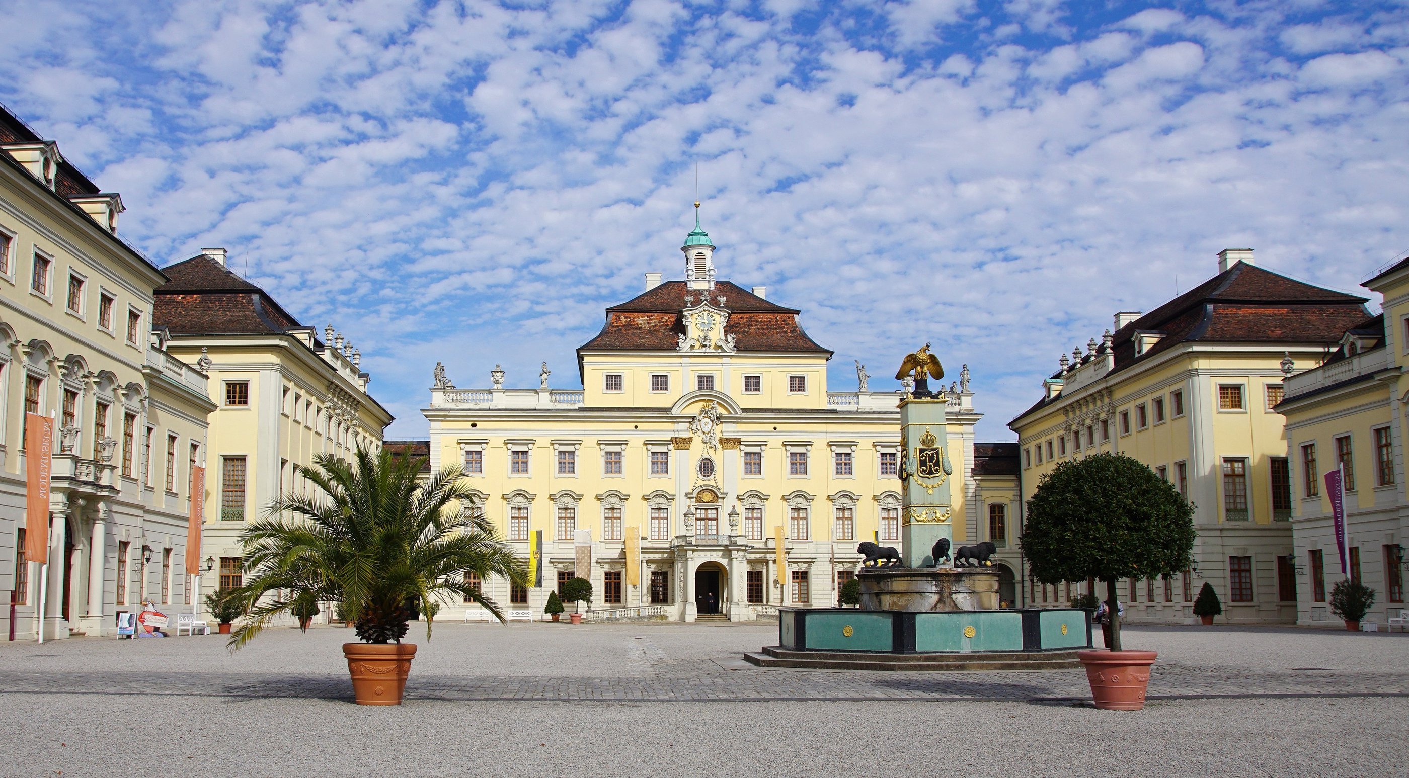 Schloss in Ludwigsburg eine traumhafte Stadt für eine Hochzeit und die perfekte Fotobox inklusive