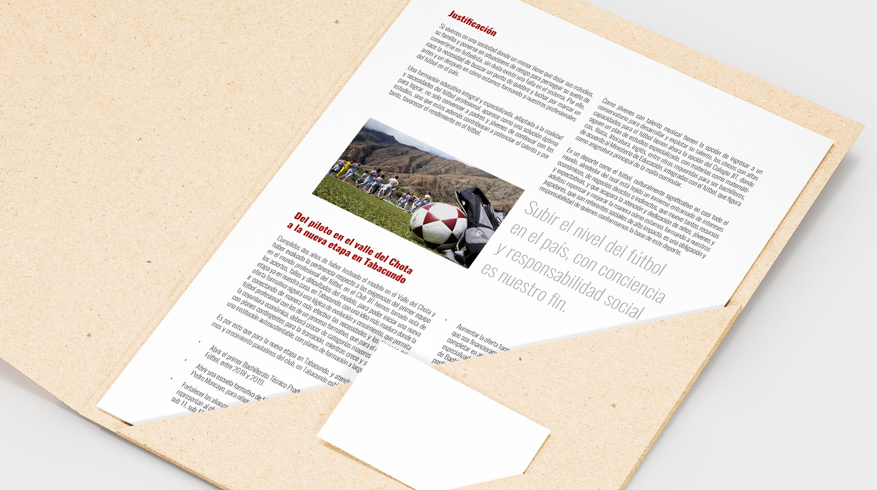 Una página maquetada de un dossier o revista