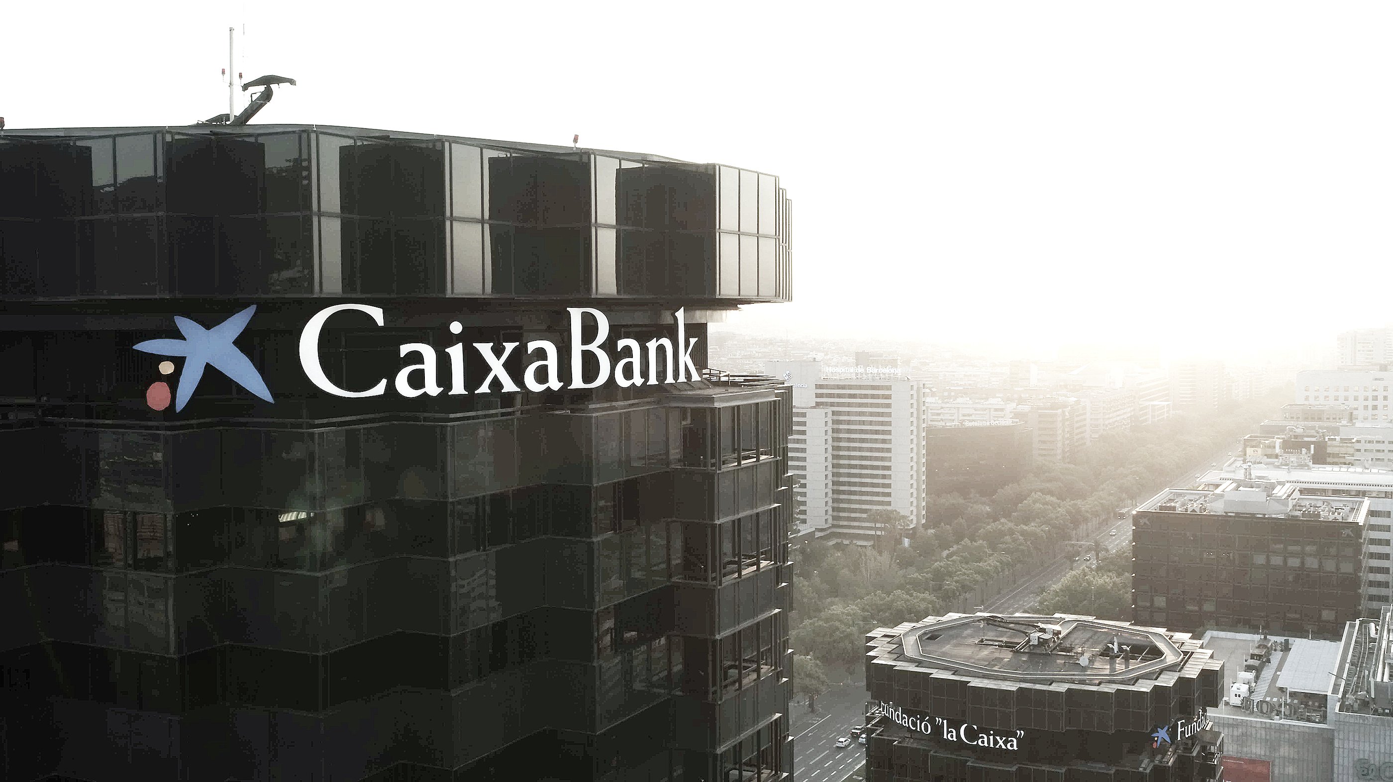 Reclamaciones bancarias contra CaixaBank por tarjetas revolving y cláusulas abusivas
