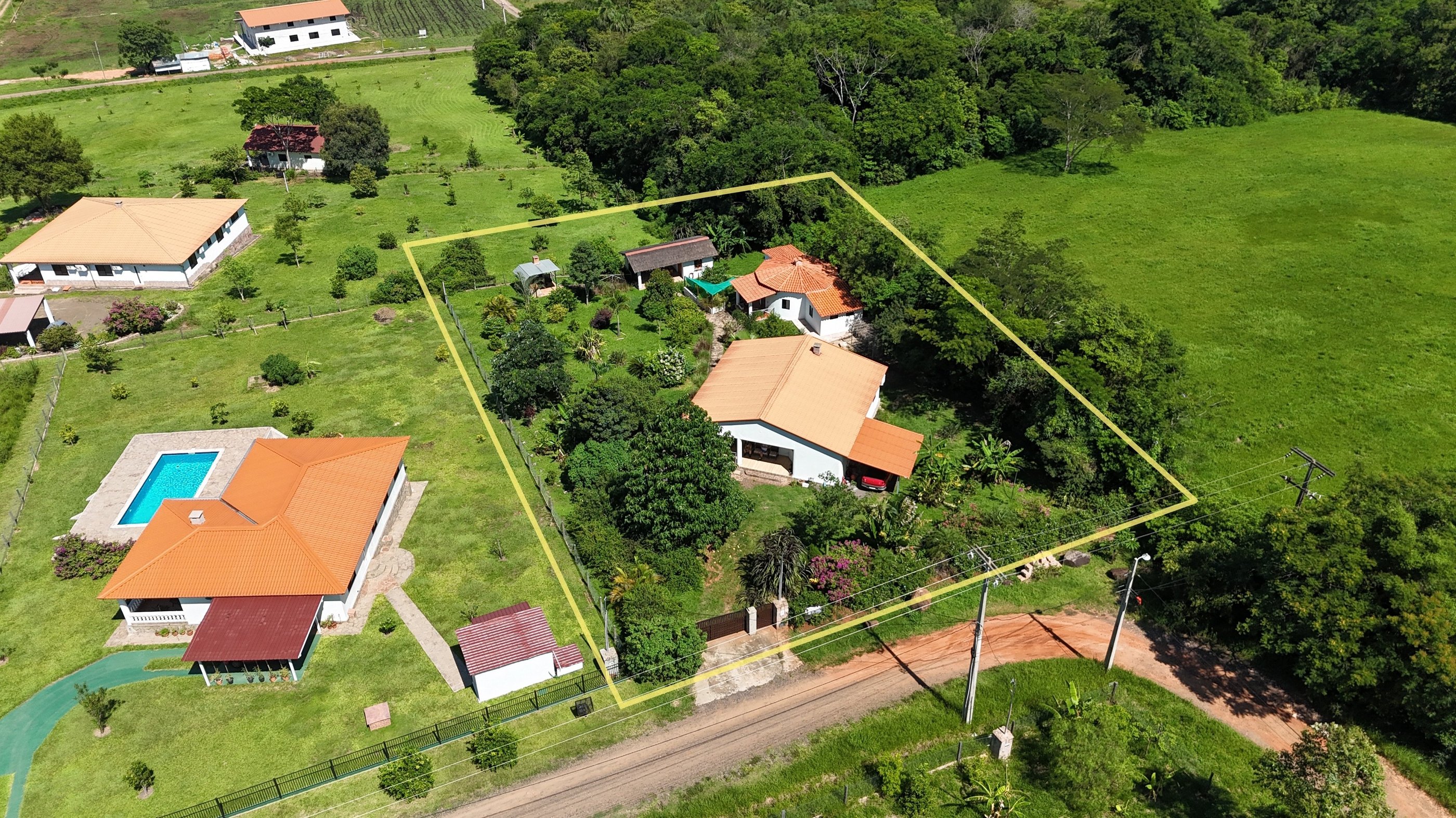 Möbliertes Wohnanwesen mit Gästehaus im Wohnpark El Parque, Planta Urbana, Independencia